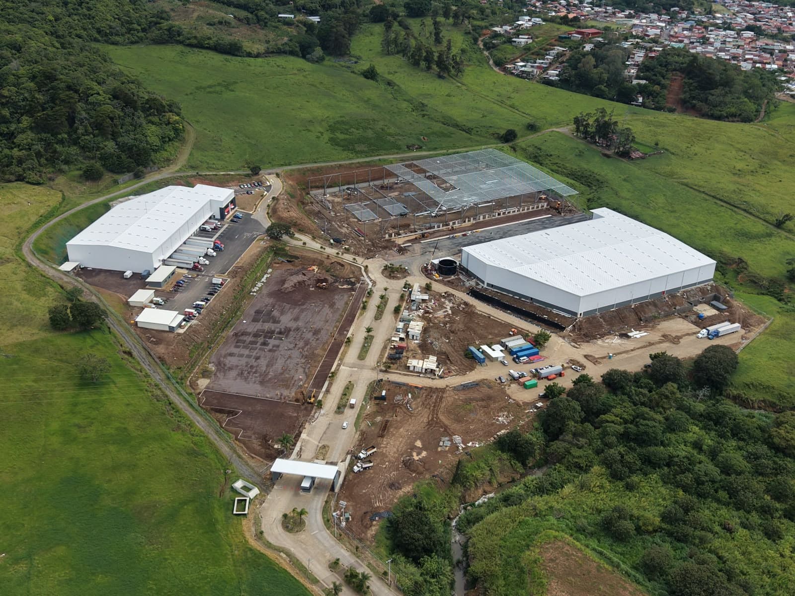Nave industrial metálica construida en Tres Ríos, Cartago, Costa Rica
